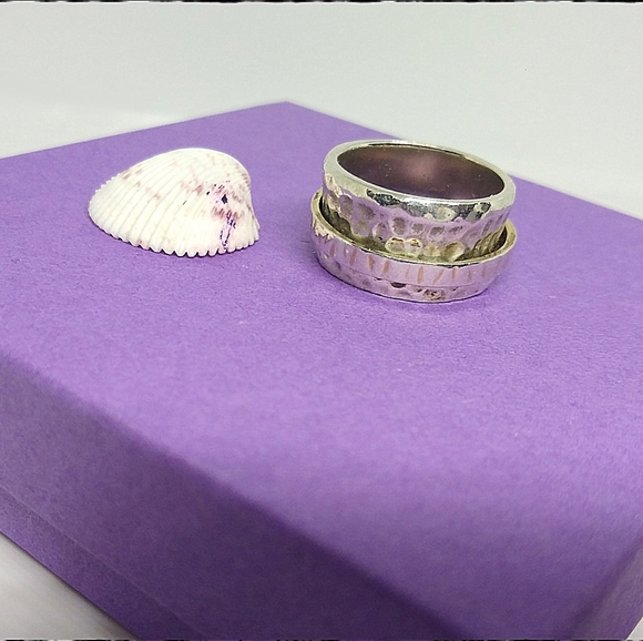 Silpada Hammered Sterling Spinner Ring - Picture 7 of 7